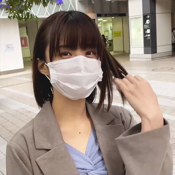 本屋で働く小顔でかわいい女友達に中出し Aカップ無乳なスレンダー体系なのにおまんこはぐっしょぐしょで性欲強め
